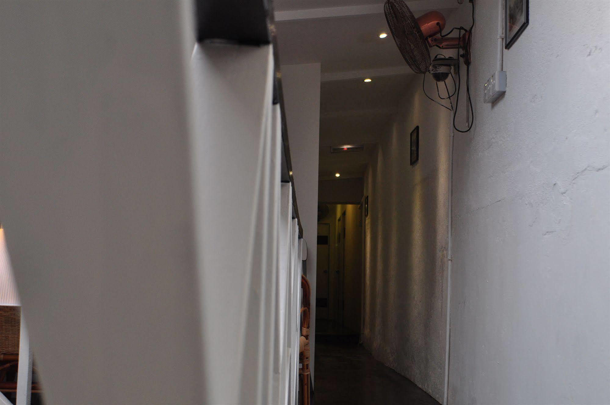 Monkey Motel Cafe Malacca Exterior foto